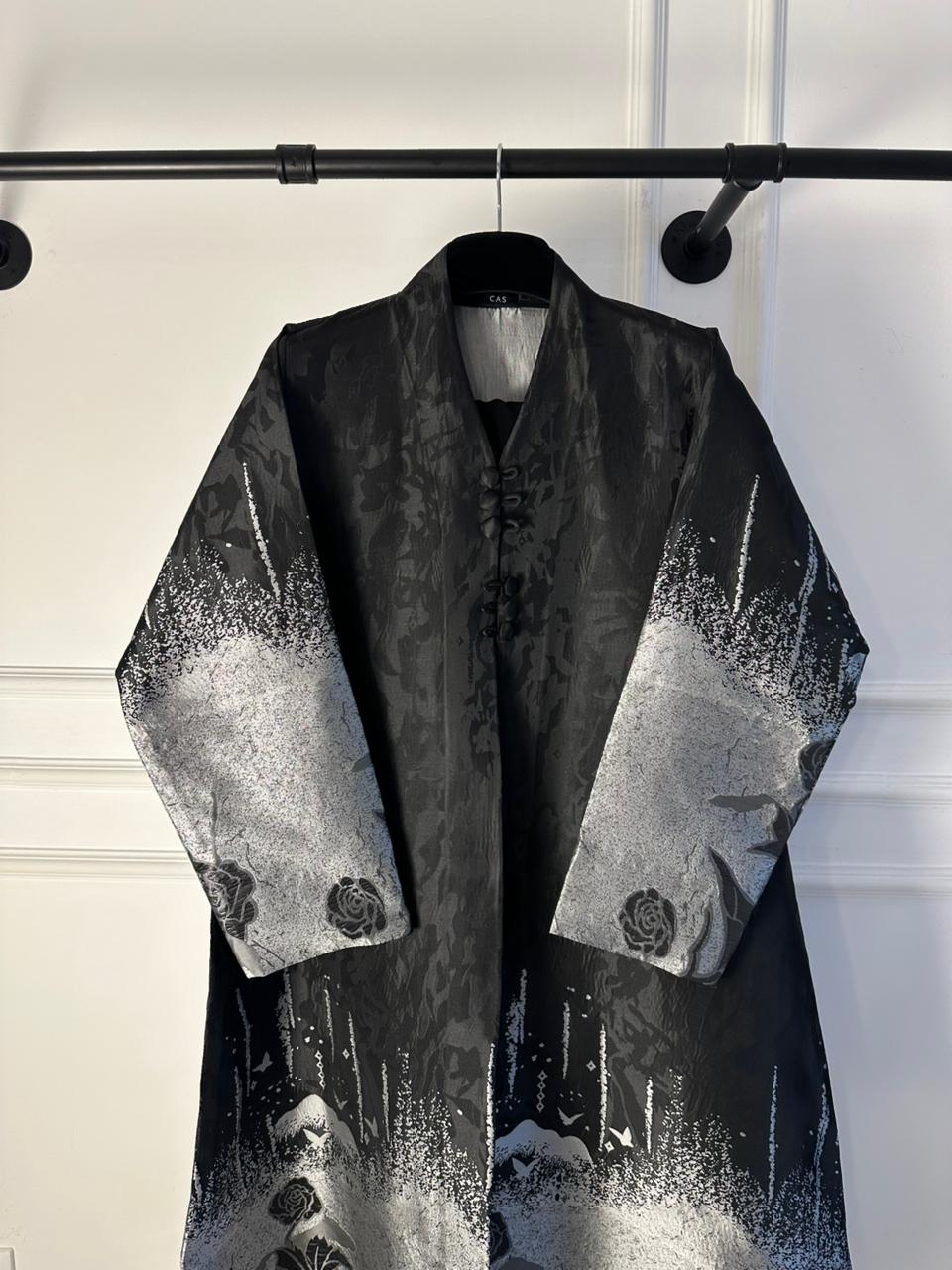 C RTW 1977-03 Silver Floral Abaya