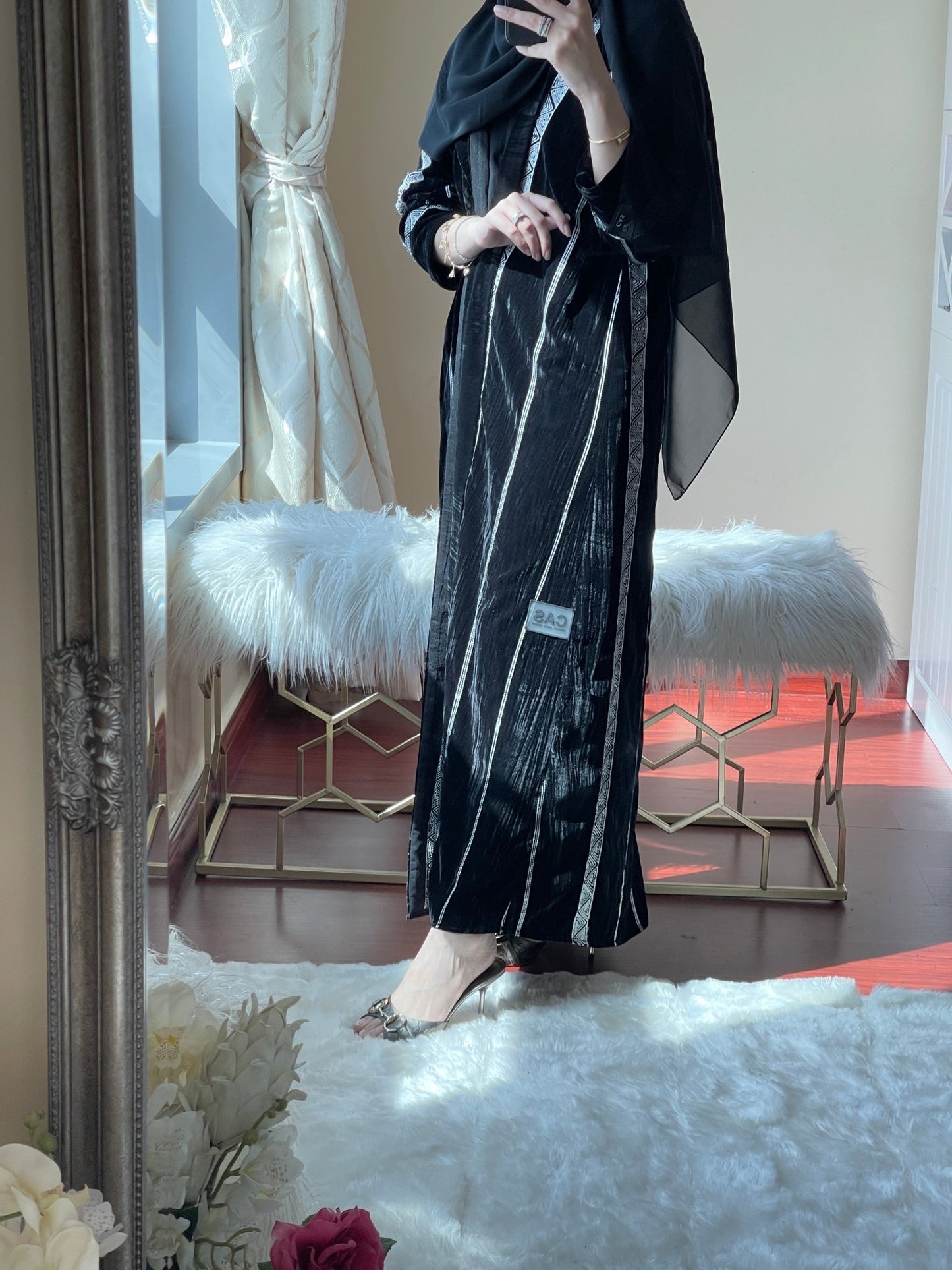 C - RTW - BlackWhite - Velvet - Abaya - 02