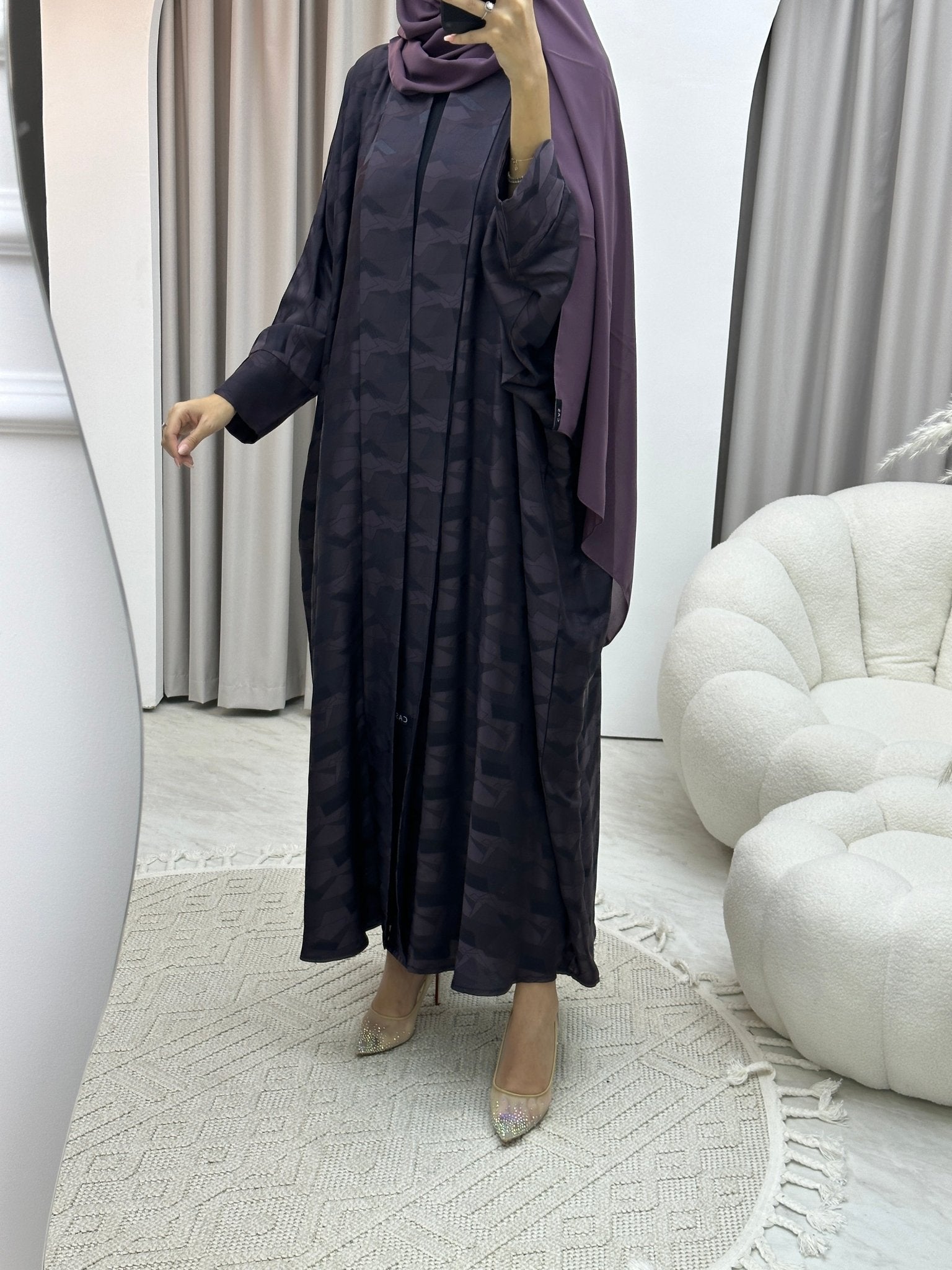 C RTW Triangle Geometric Purple Bisht Abaya