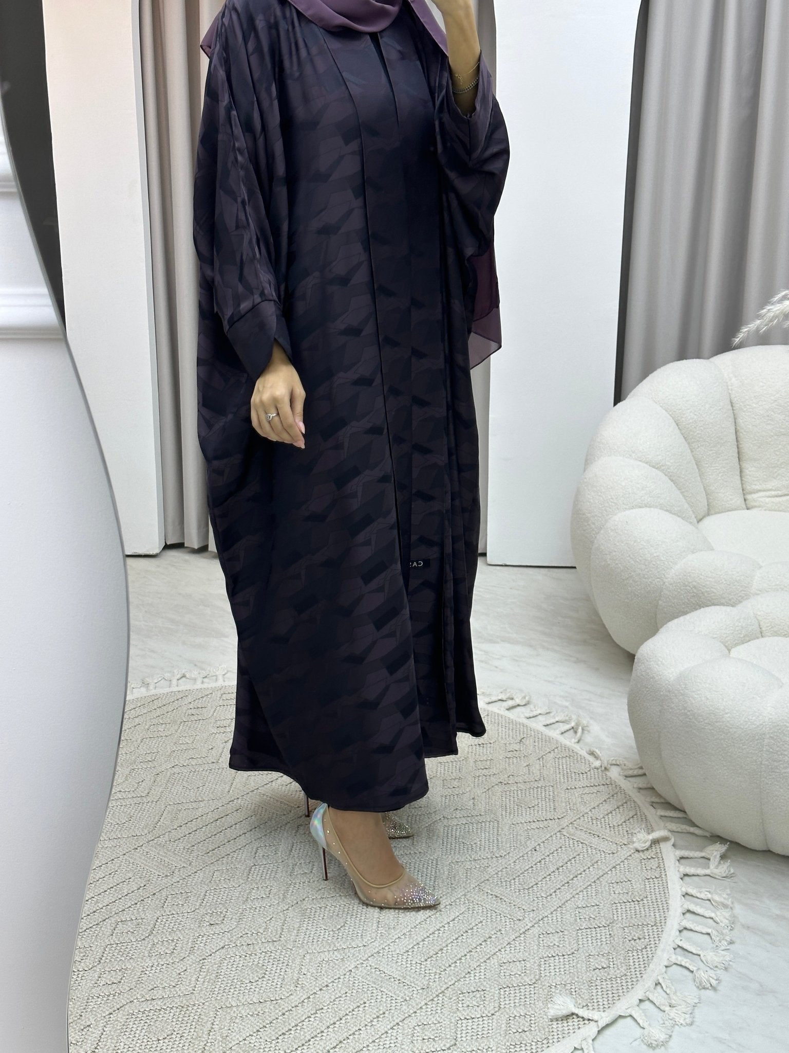 C RTW Triangle Geometric Purple Bisht Abaya