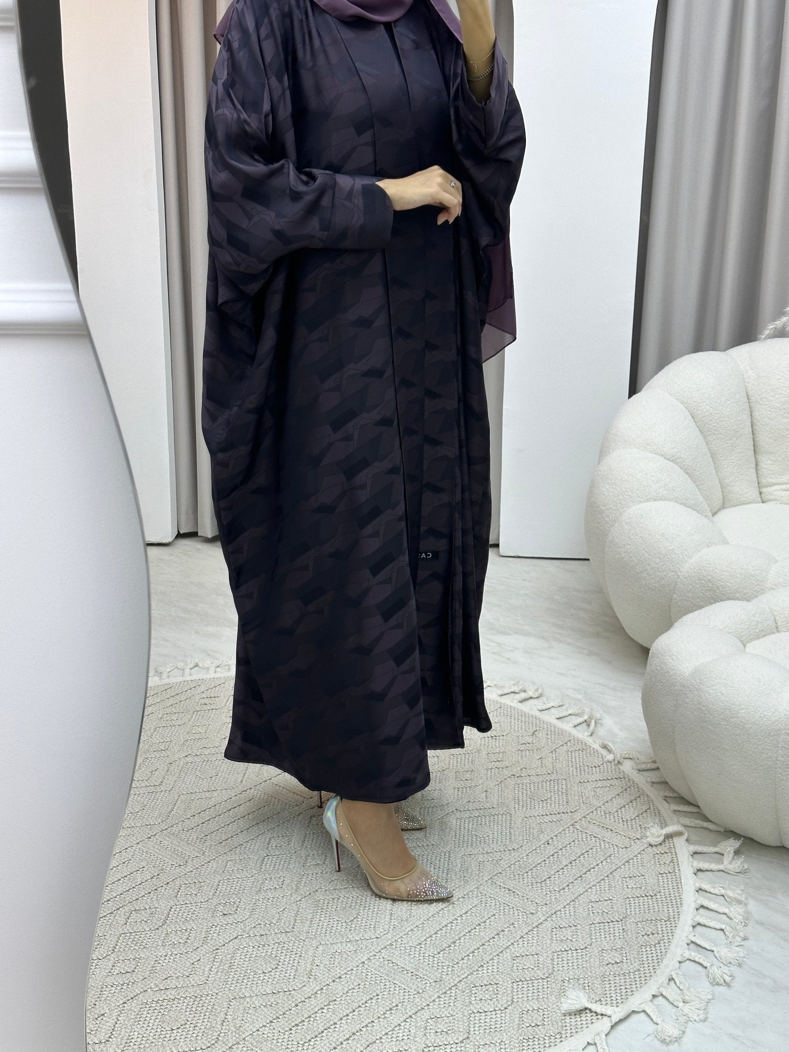 C RTW Triangle Geometric Purple Bisht Abaya