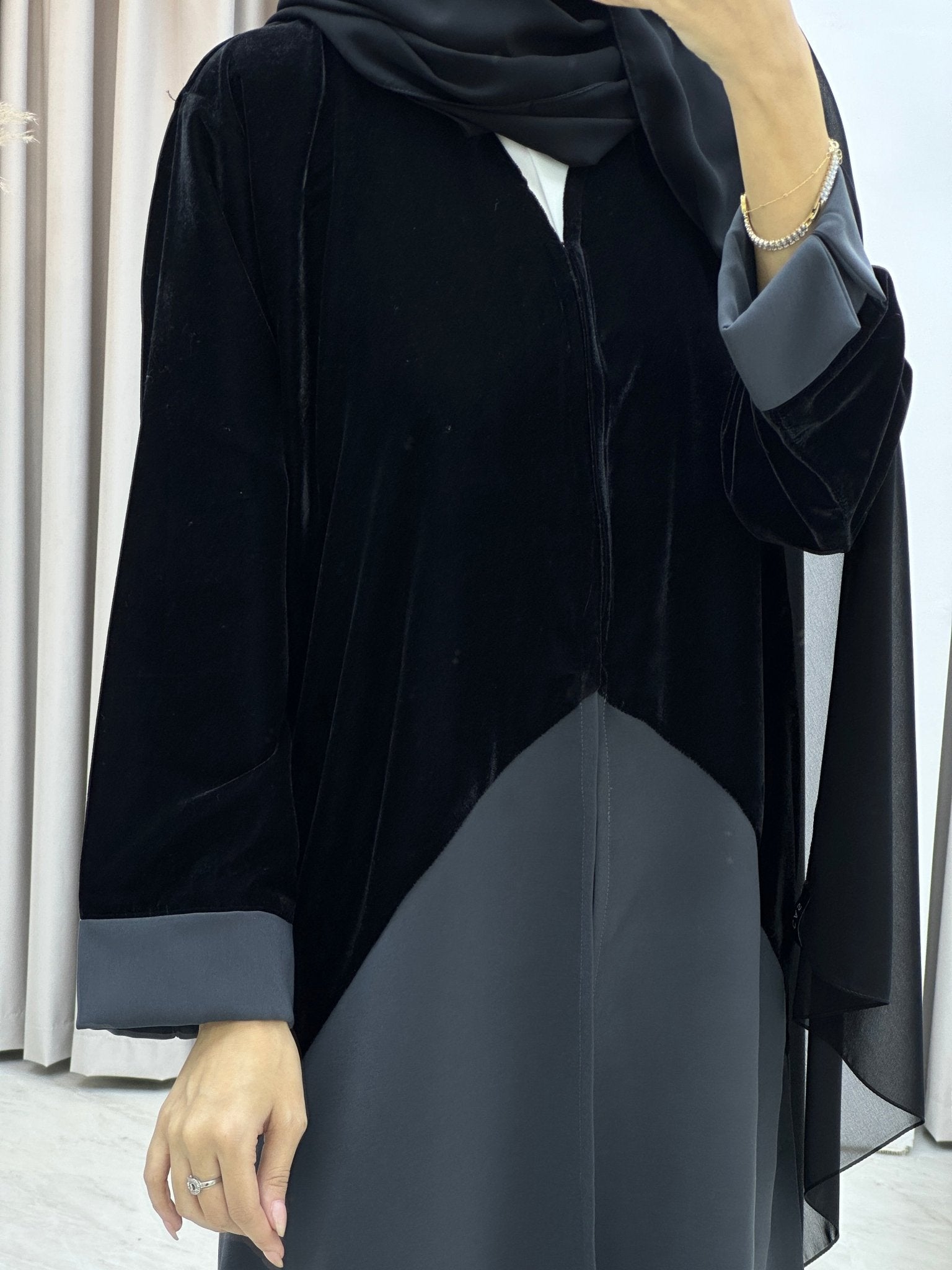 C RTW Velvet Crepe Abaya