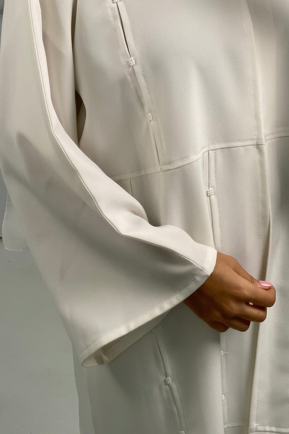 C RTW White Crepe Pleat Abaya Set