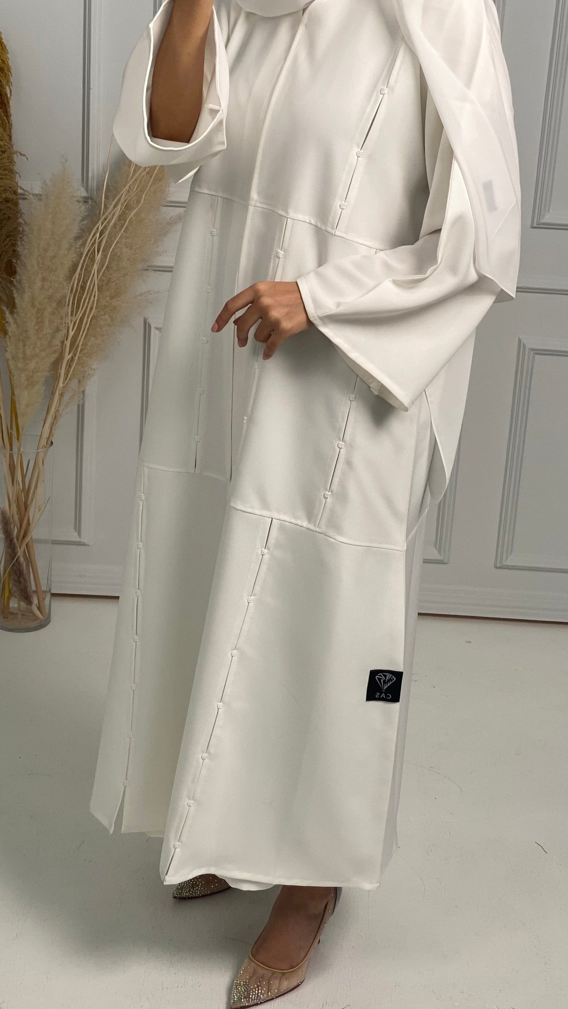 C RTW White Crepe Pleat Abaya Set