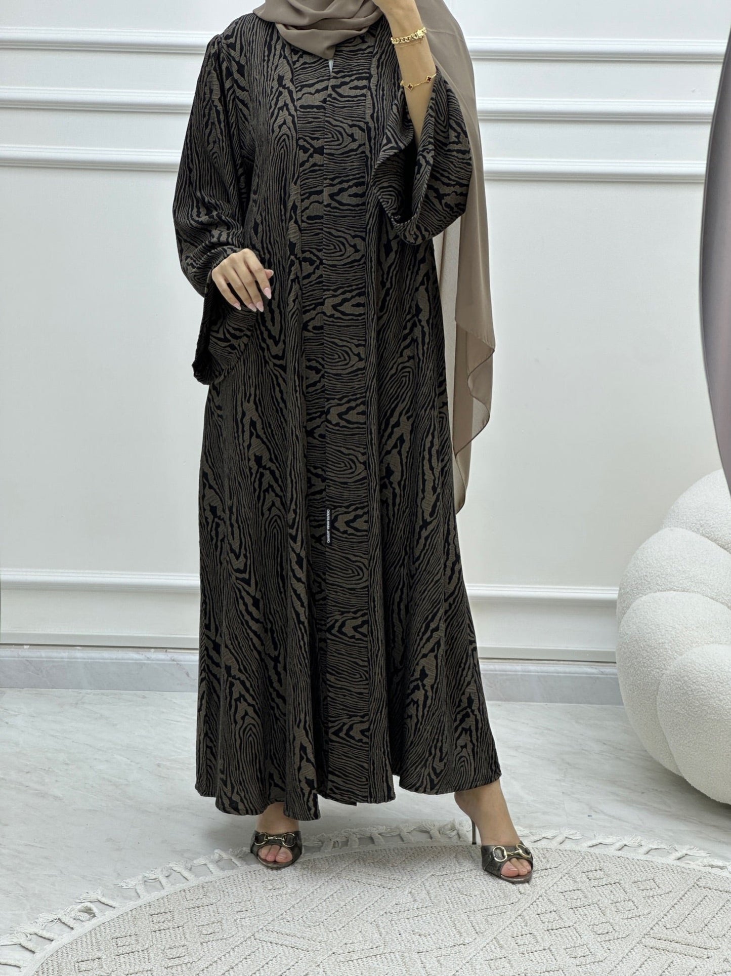 C Swirl Bisht Budget Beige Abaya