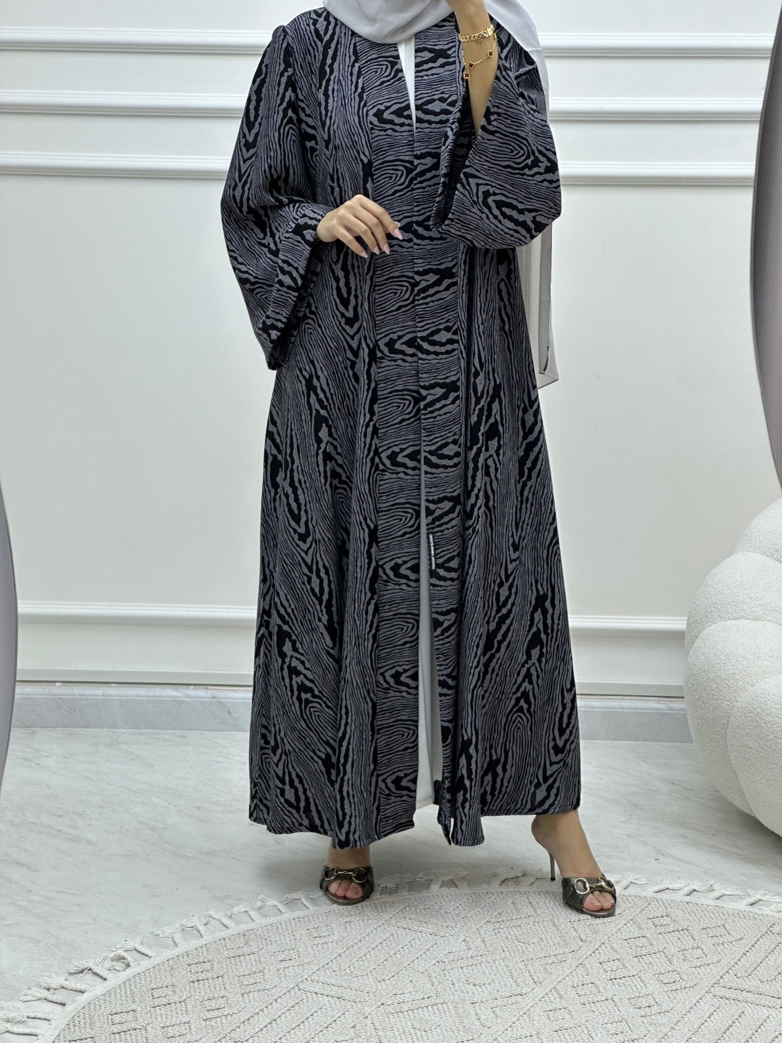 C Swirl Bisht Budget Grey Abaya