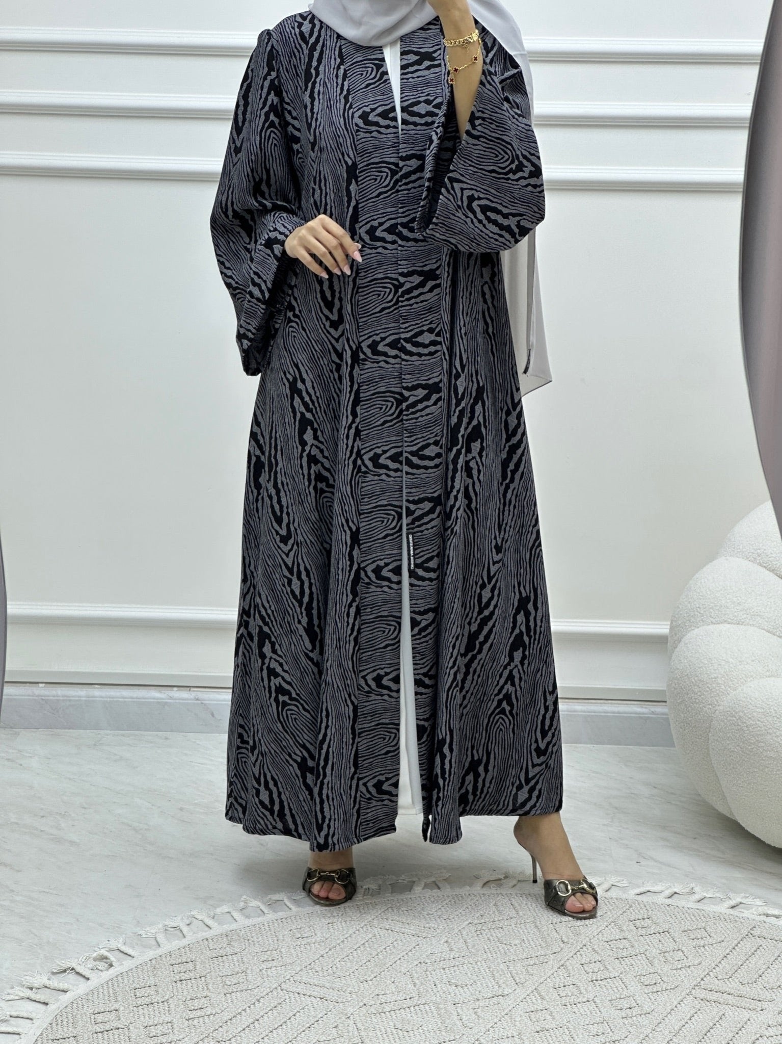 C Swirl Bisht Budget Grey Abaya