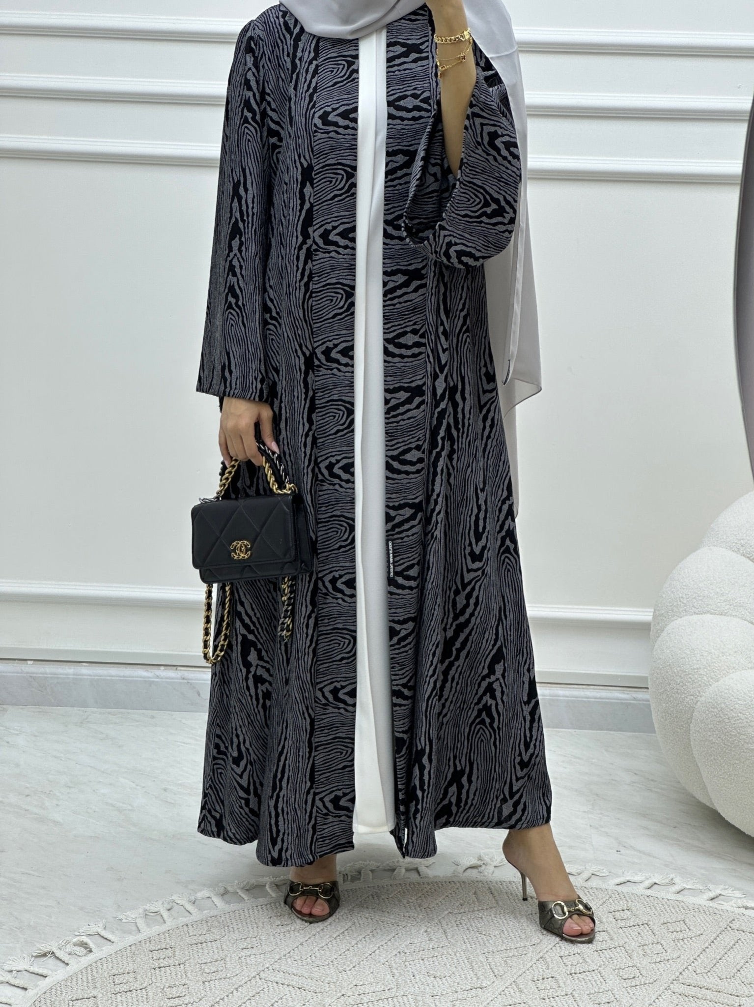 C Swirl Bisht Budget Grey Abaya