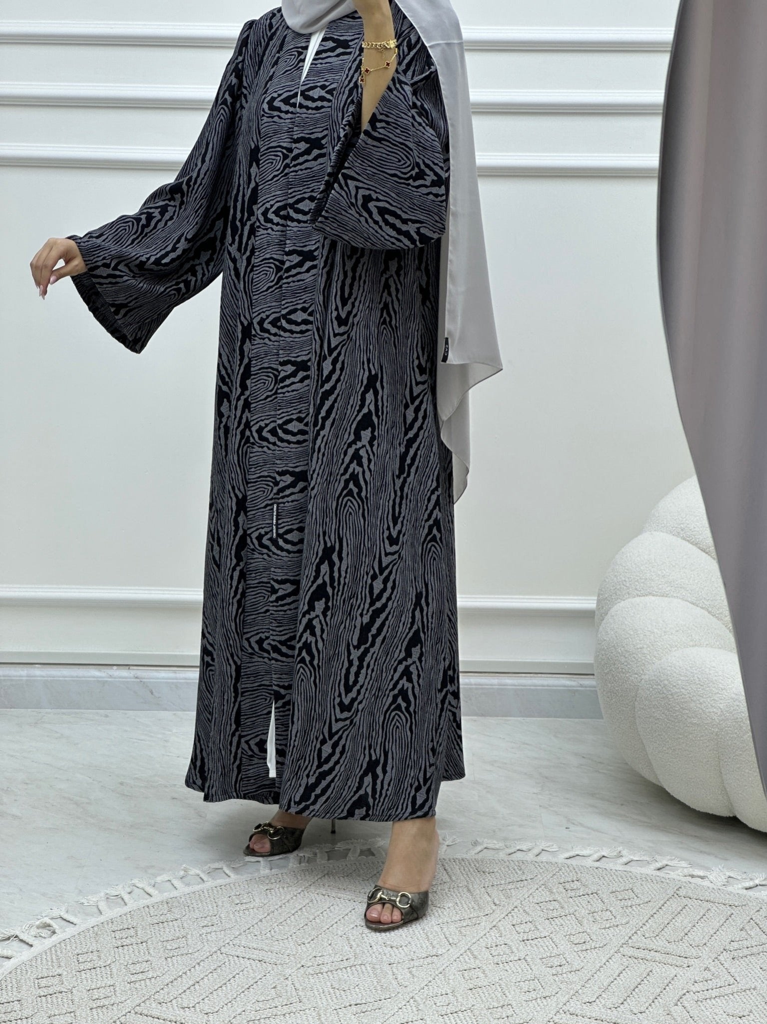 C Swirl Bisht Budget Grey Abaya