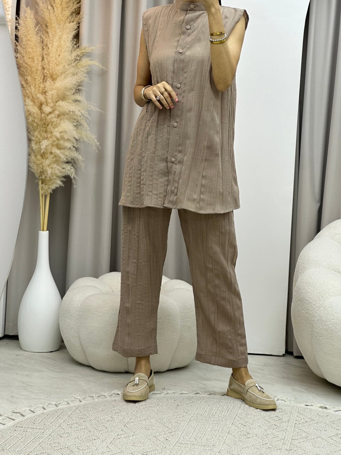 C Tan Pleated Linen Inner Set