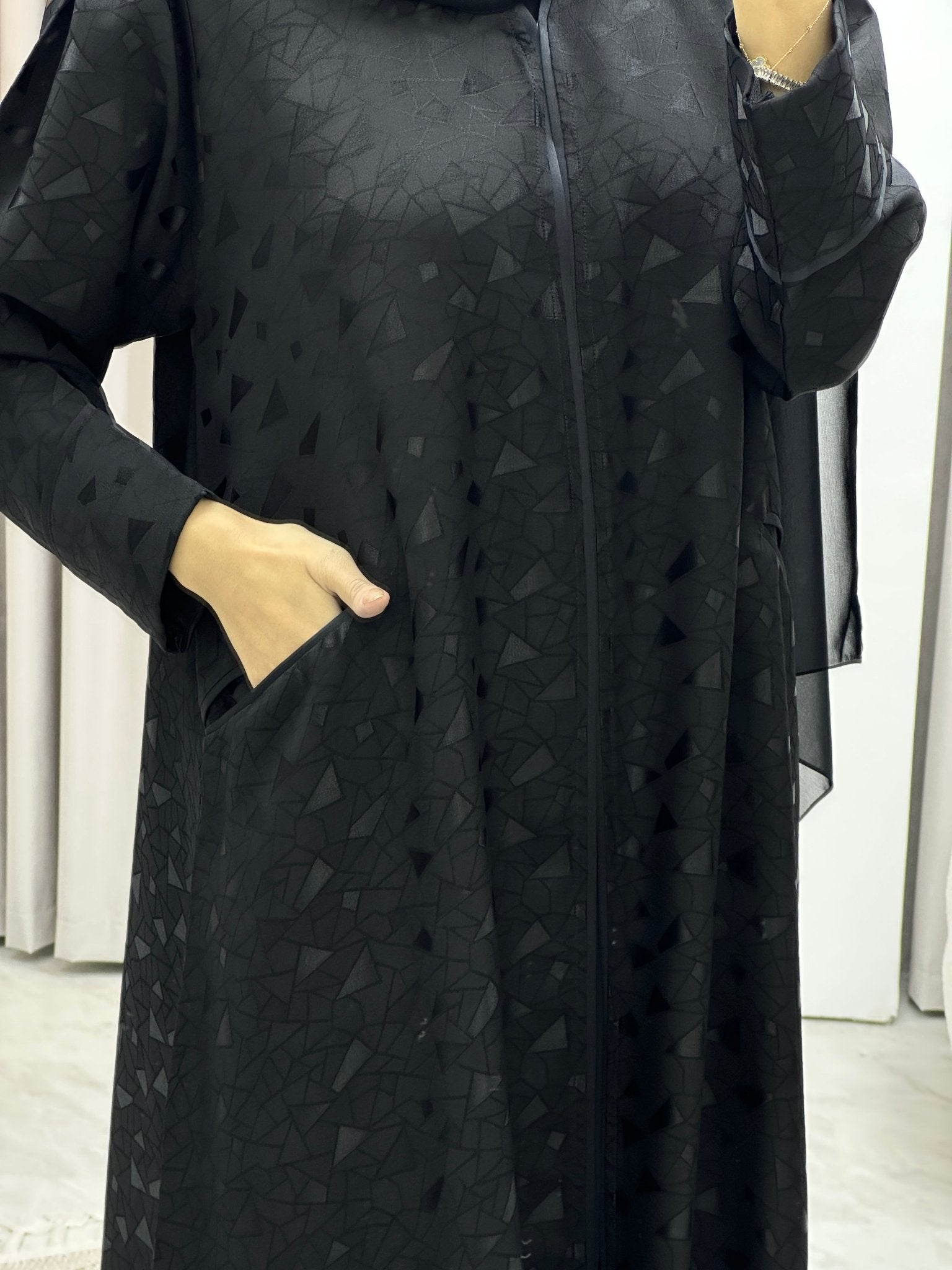 C Triangle Black Abaya Set