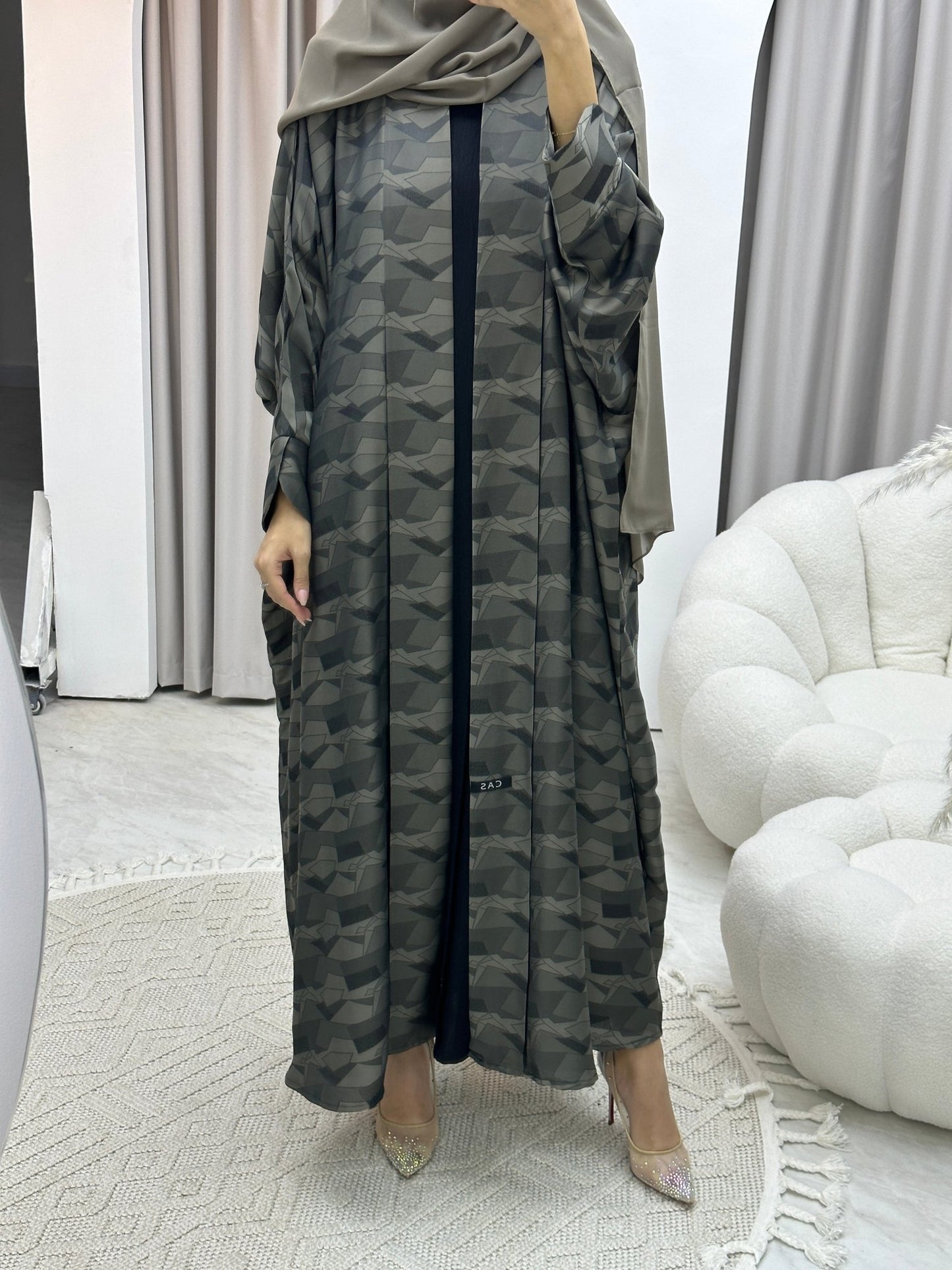 C Triangle Geometric Beige Bisht Abaya