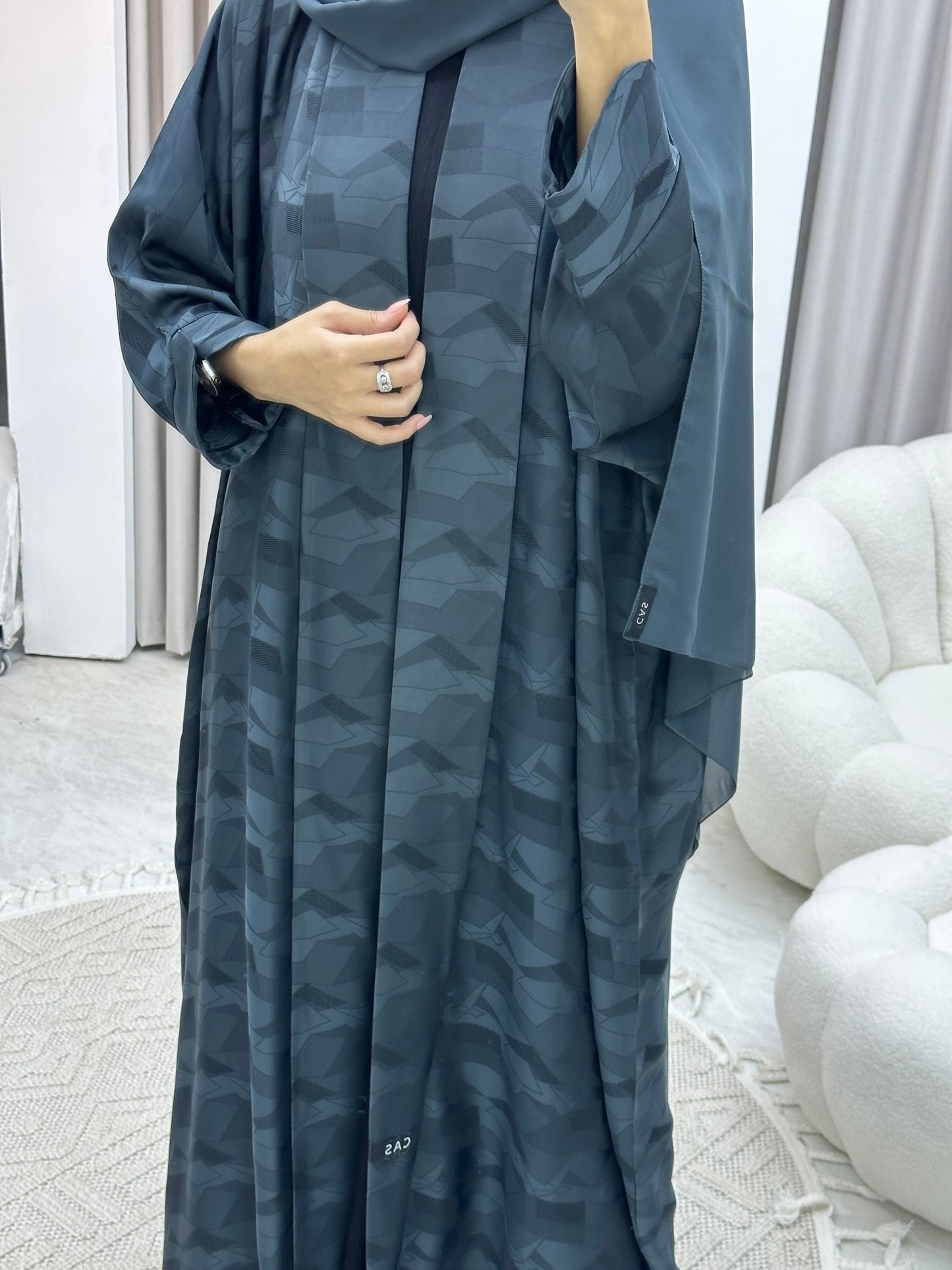 C Triangle Geometric Grey Bisht Abaya