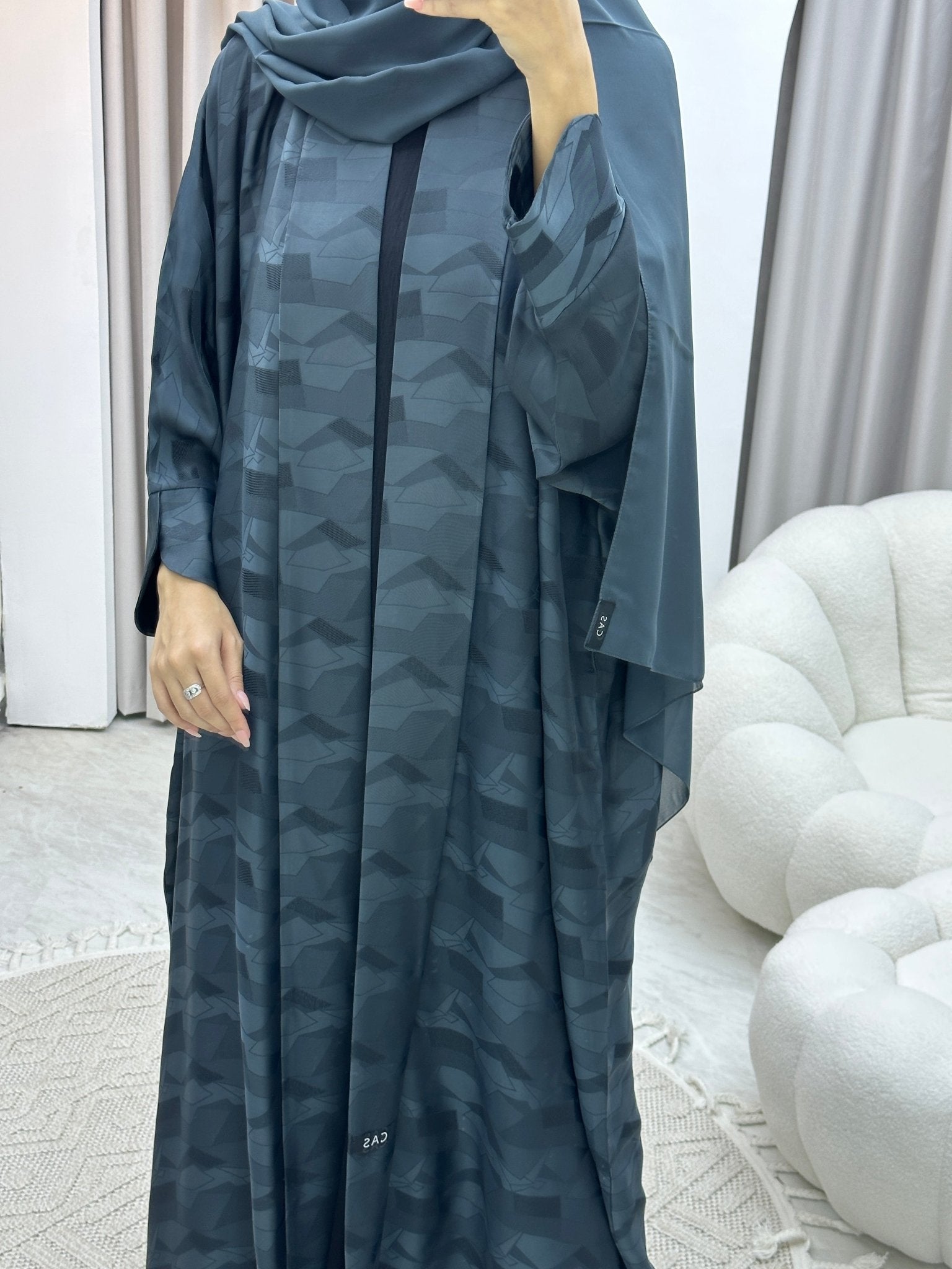 C Triangle Geometric Grey Bisht Abaya