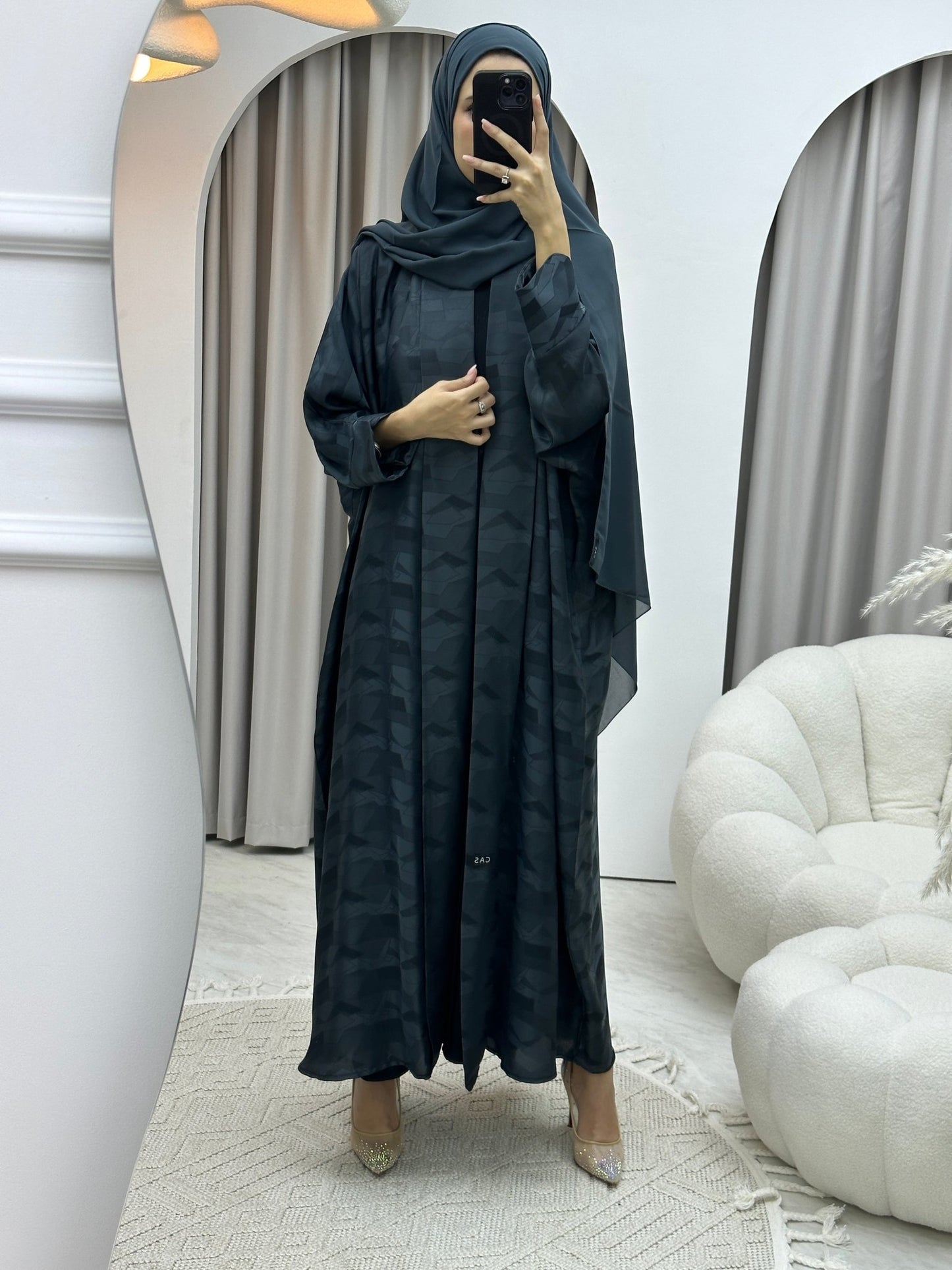 C Triangle Geometric Grey Bisht Abaya