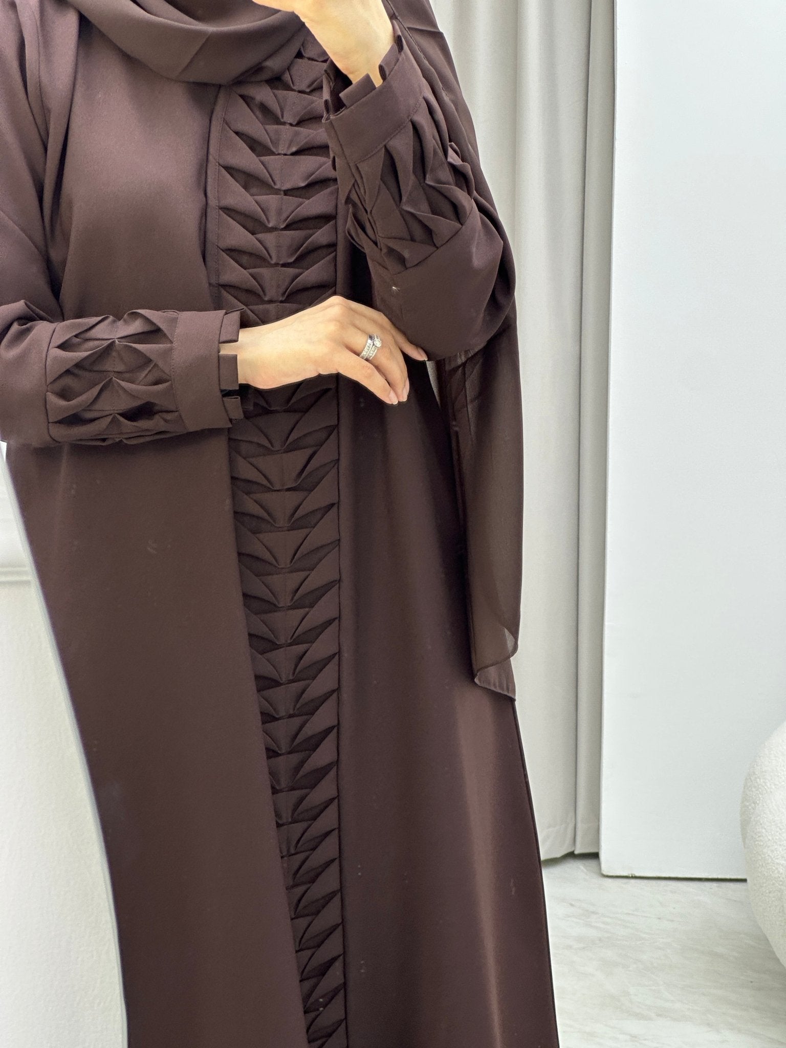 C Triangle Pleats Brown Abaya Set