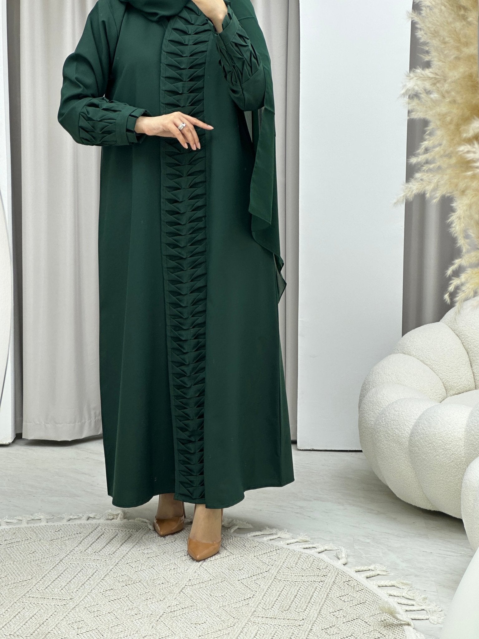 C Triangle Pleats Green Abaya Set