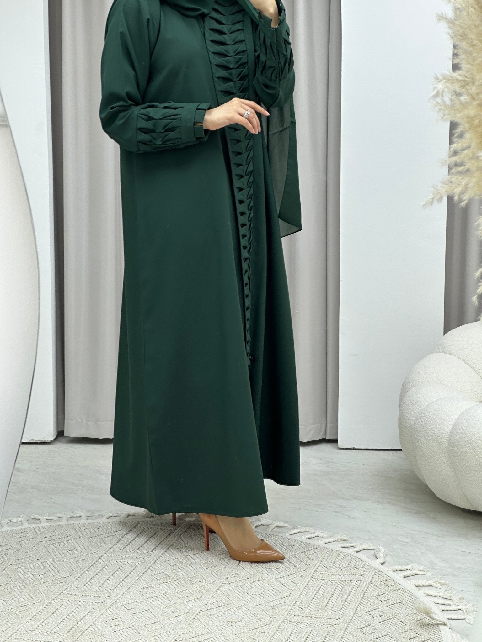 C Triangle Pleats Green Abaya Set