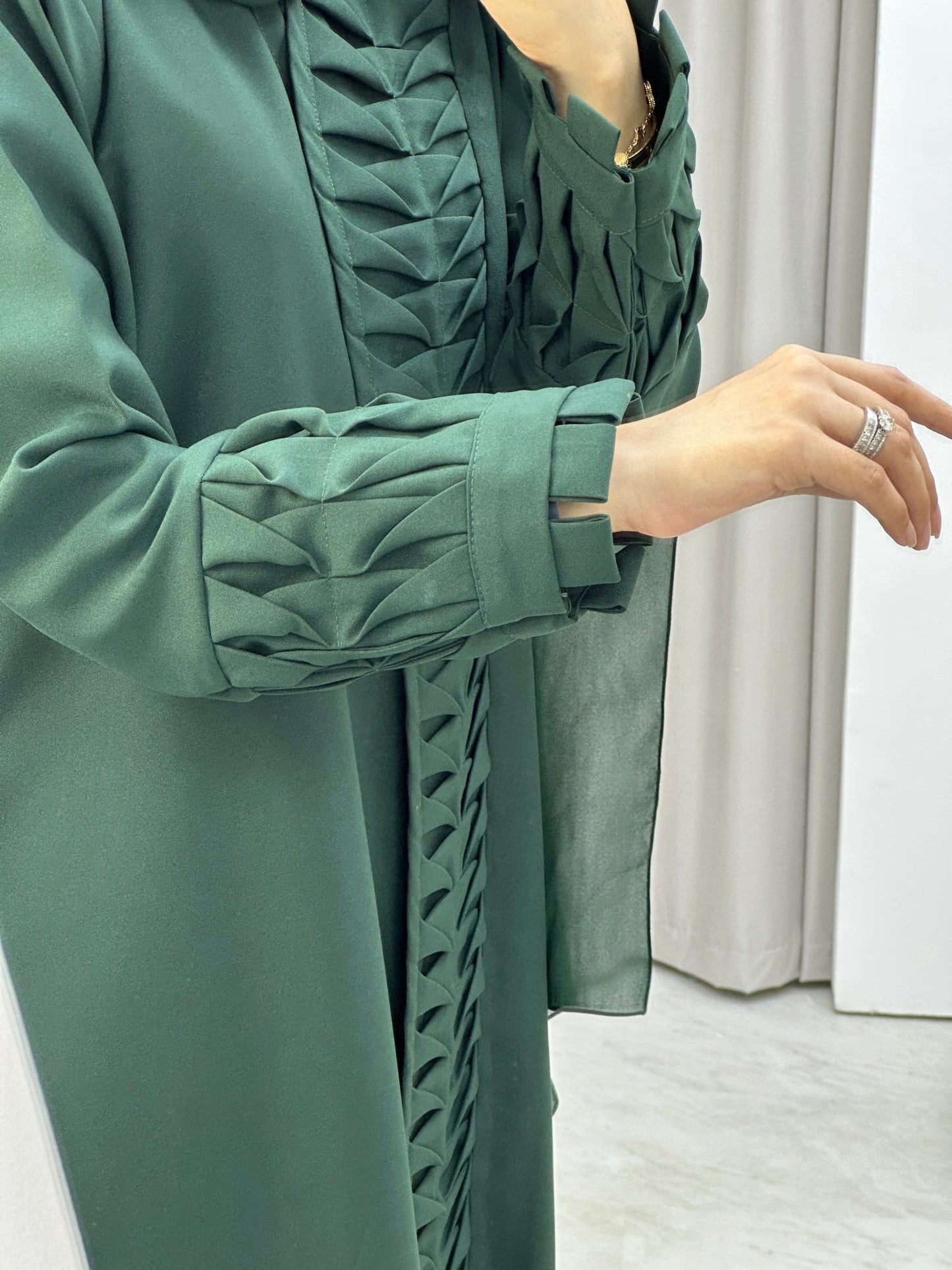 C Triangle Pleats Green Abaya Set