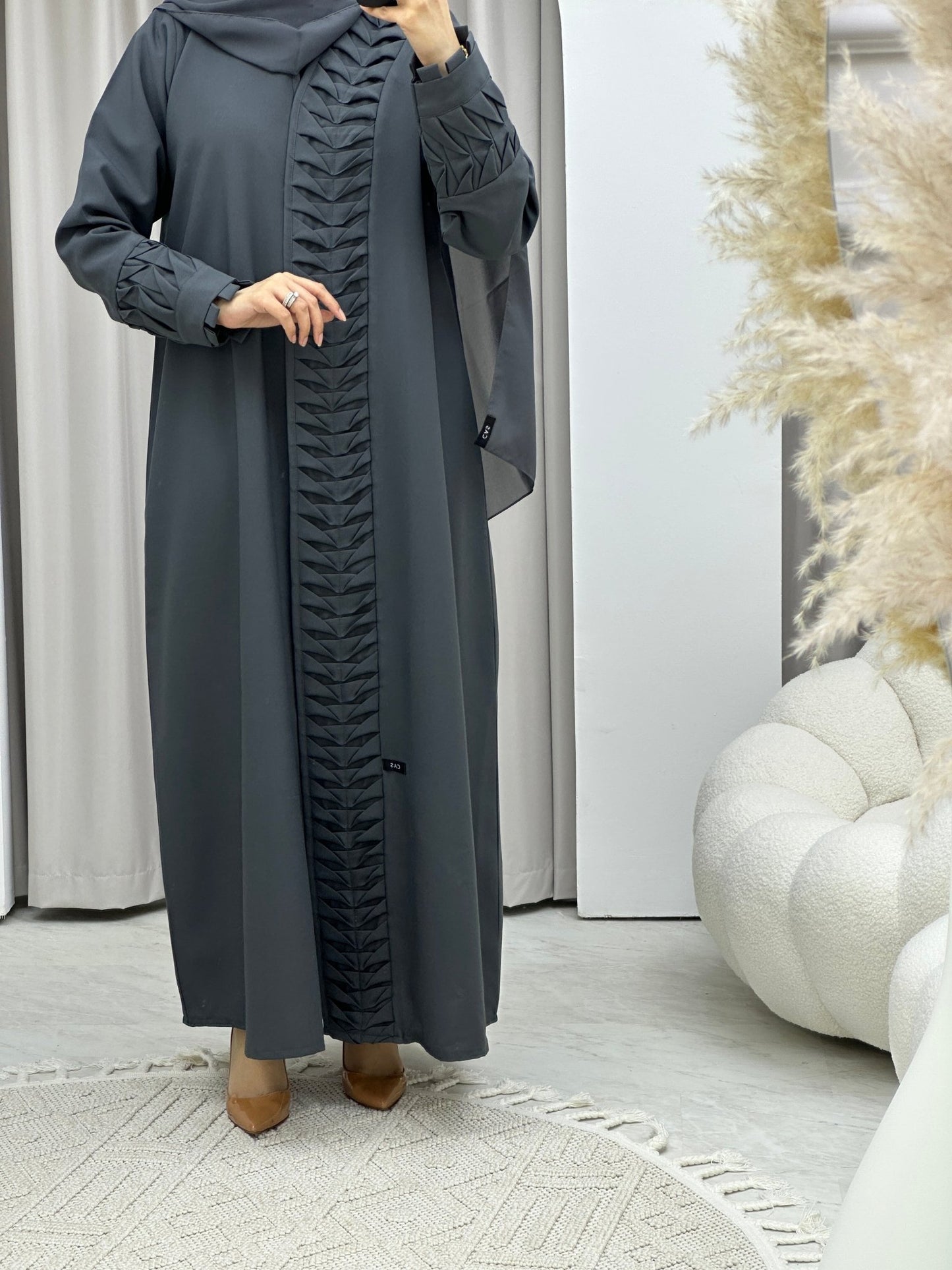 C Triangle Pleats Grey Abaya