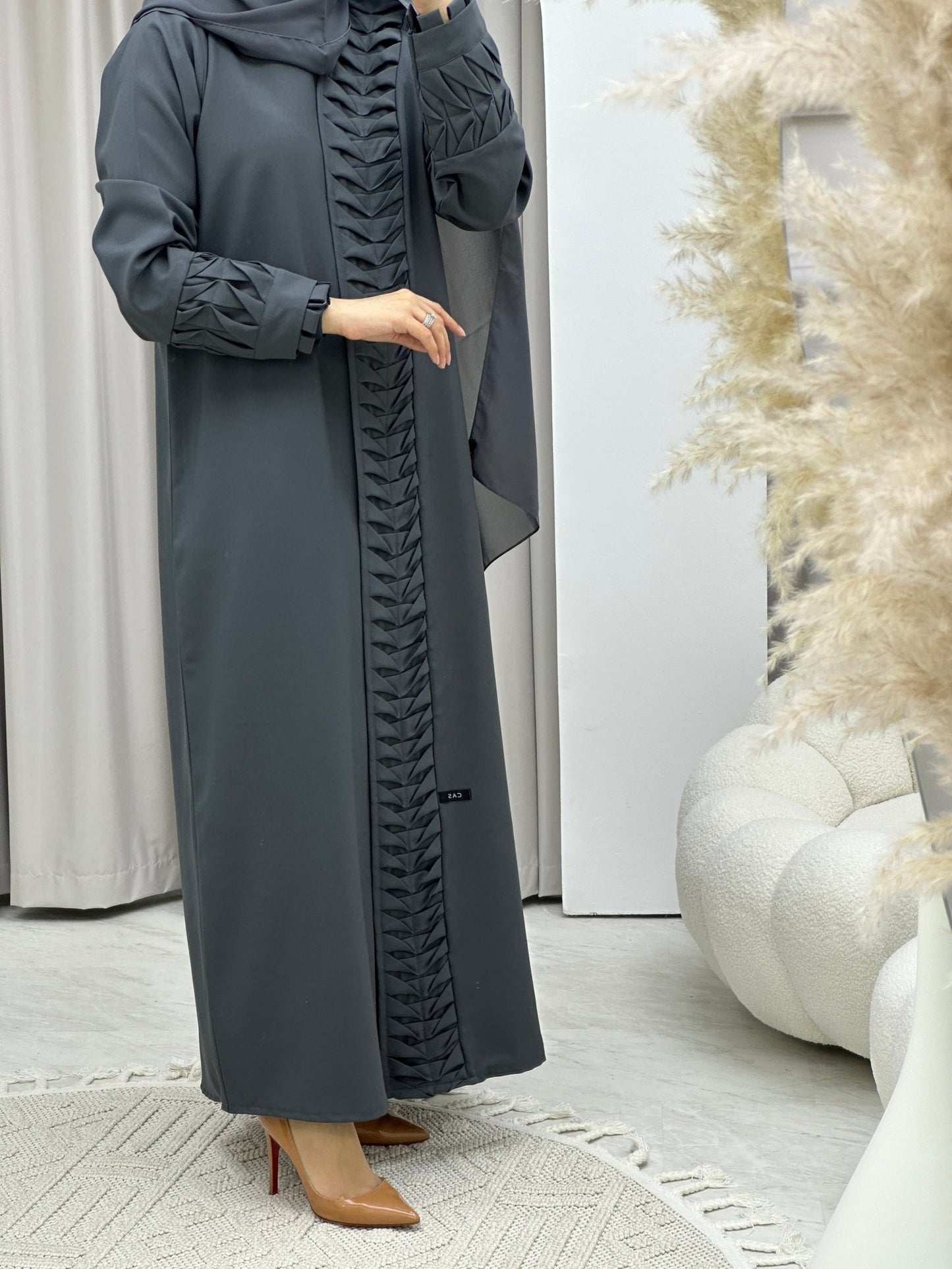 C Triangle Pleats Grey Abaya