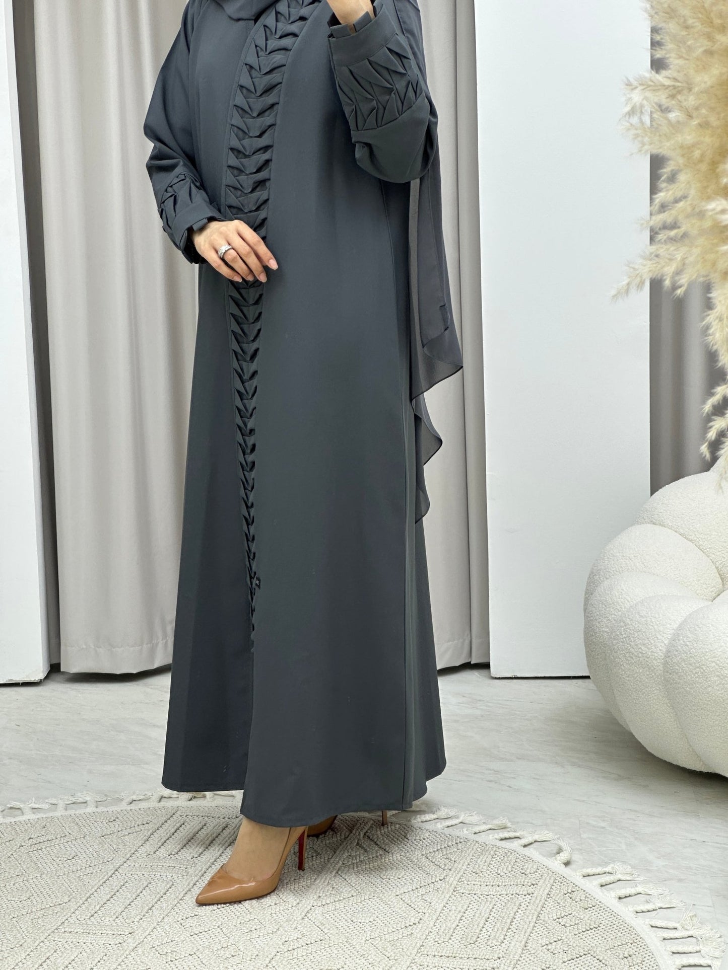 C Triangle Pleats Grey Abaya