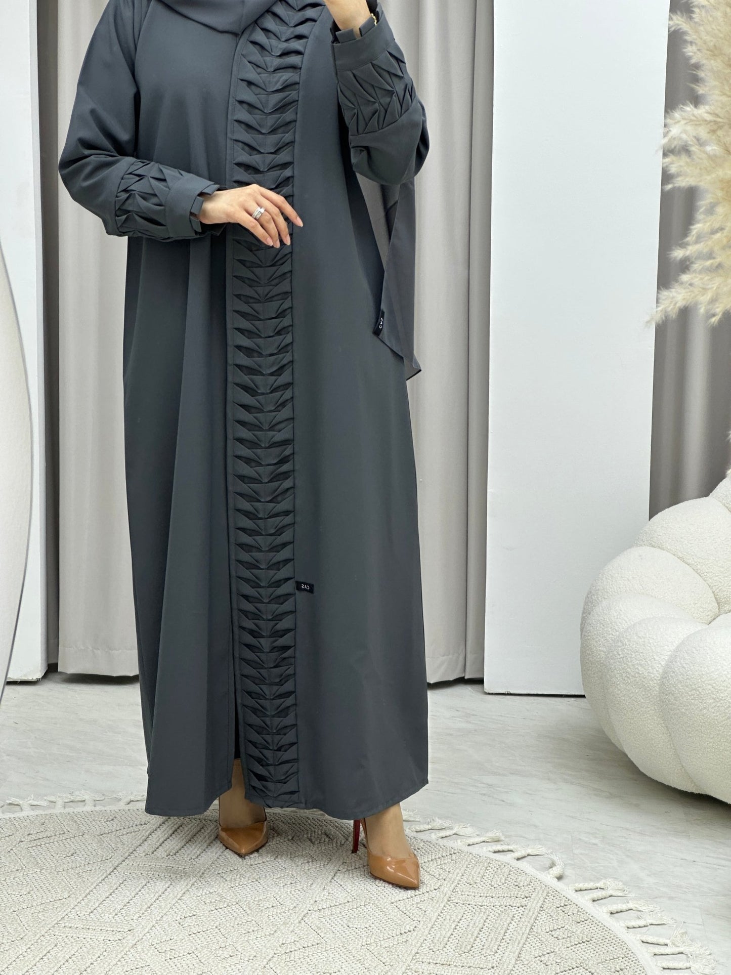 C Triangle Pleats Grey Abaya