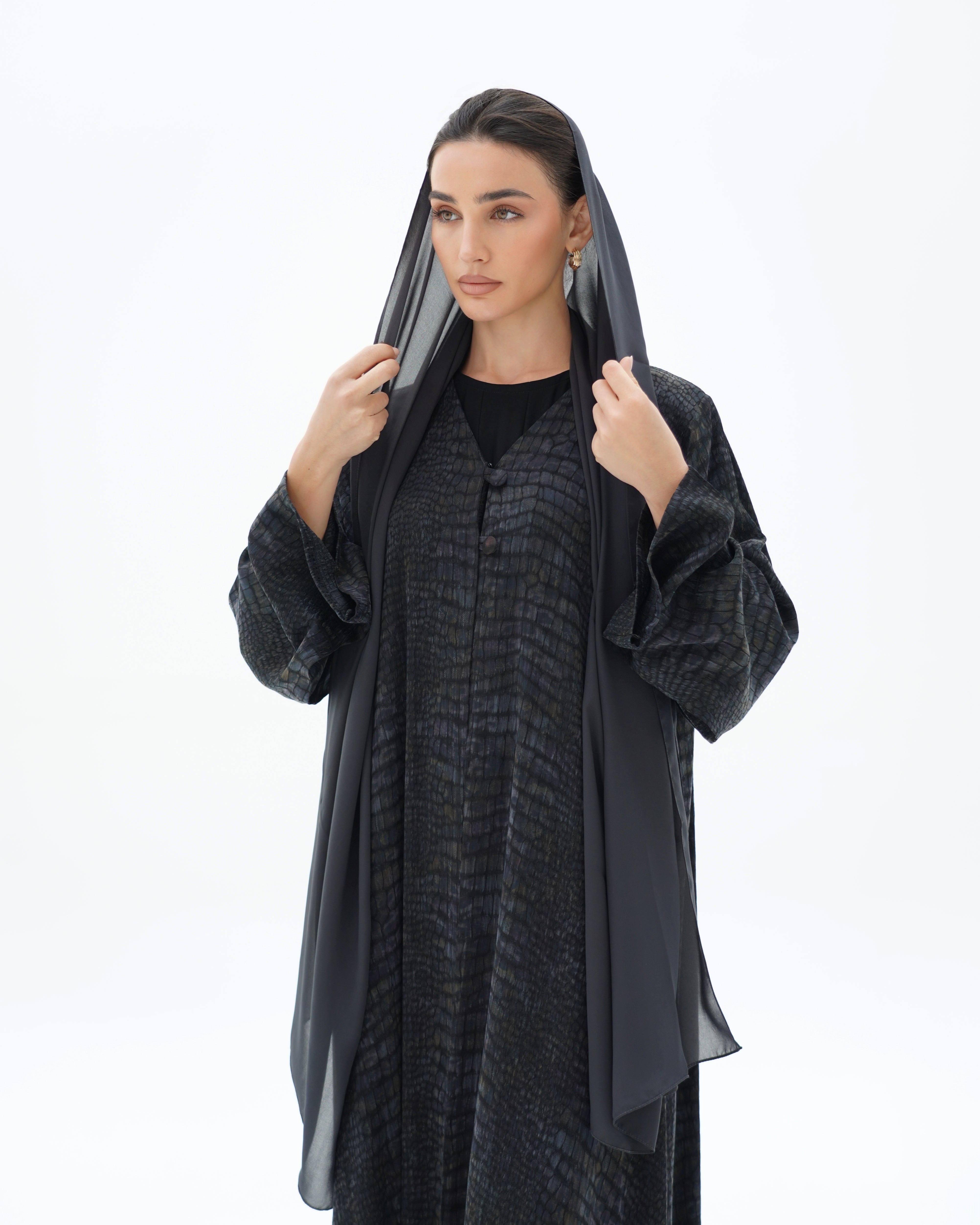 عباية فحمية فاخرة C 1695