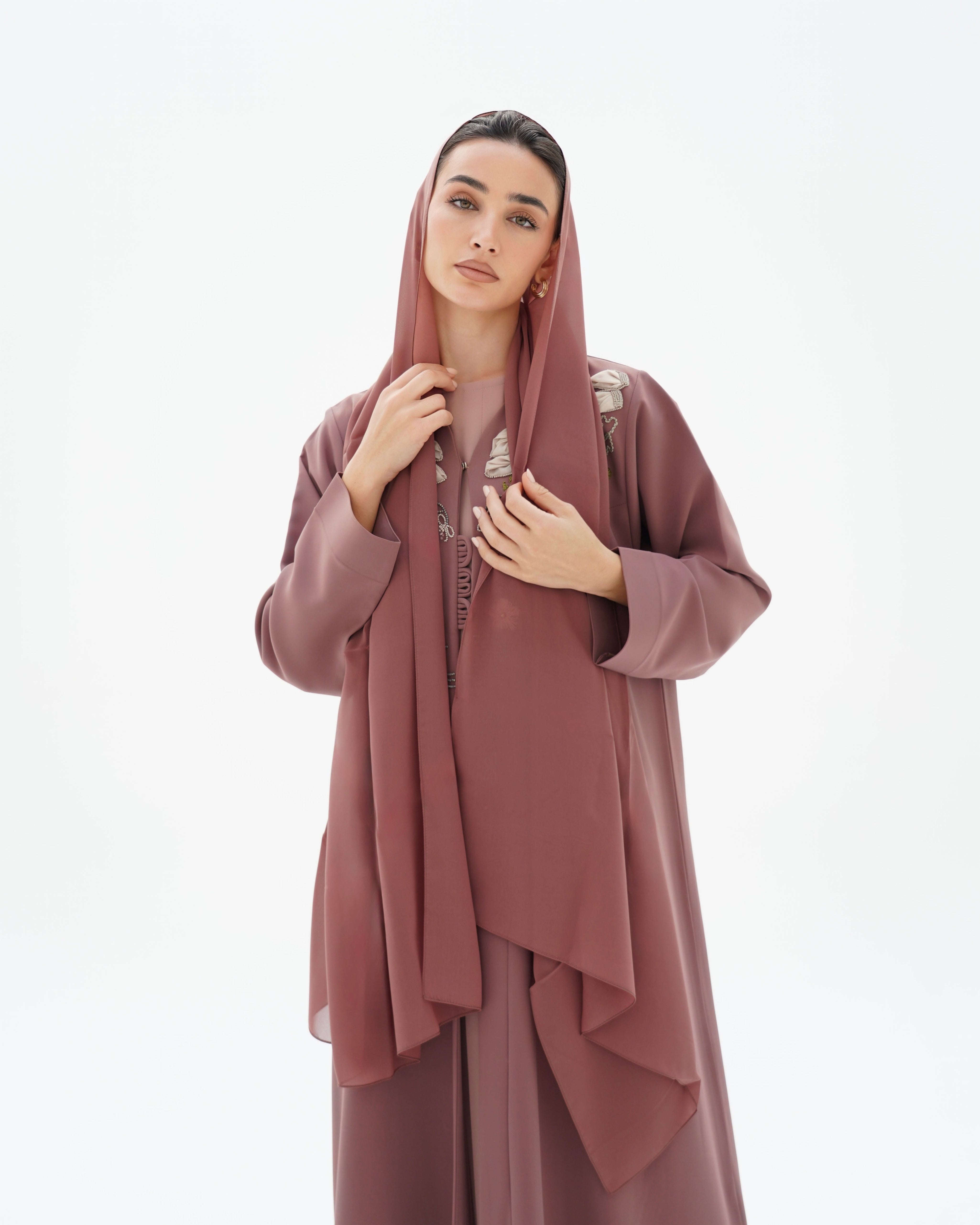 عباءة غالية C 1710