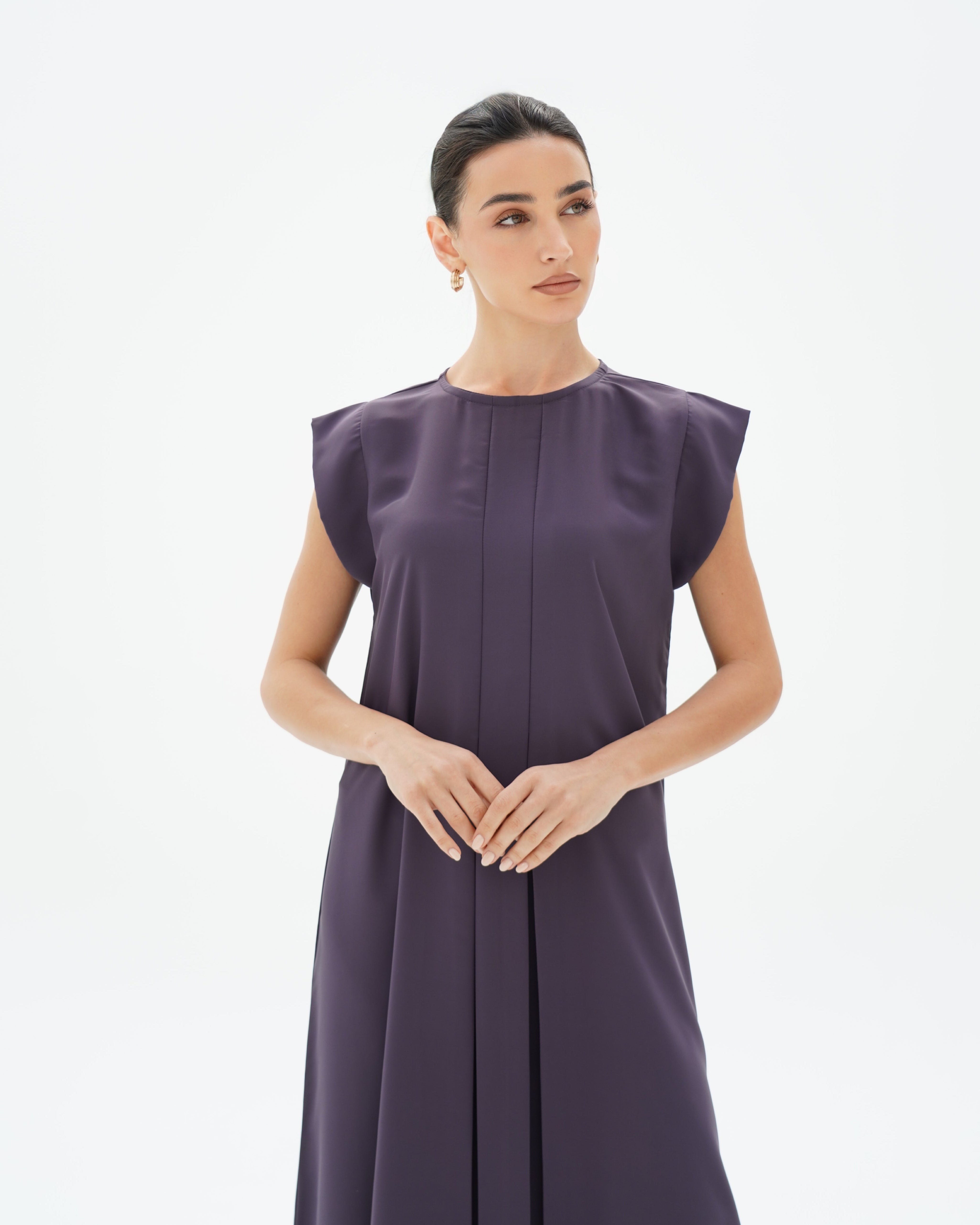 C 006-08 فستان عباية داخلي فاخر بلون رمادي فاتح مطوي