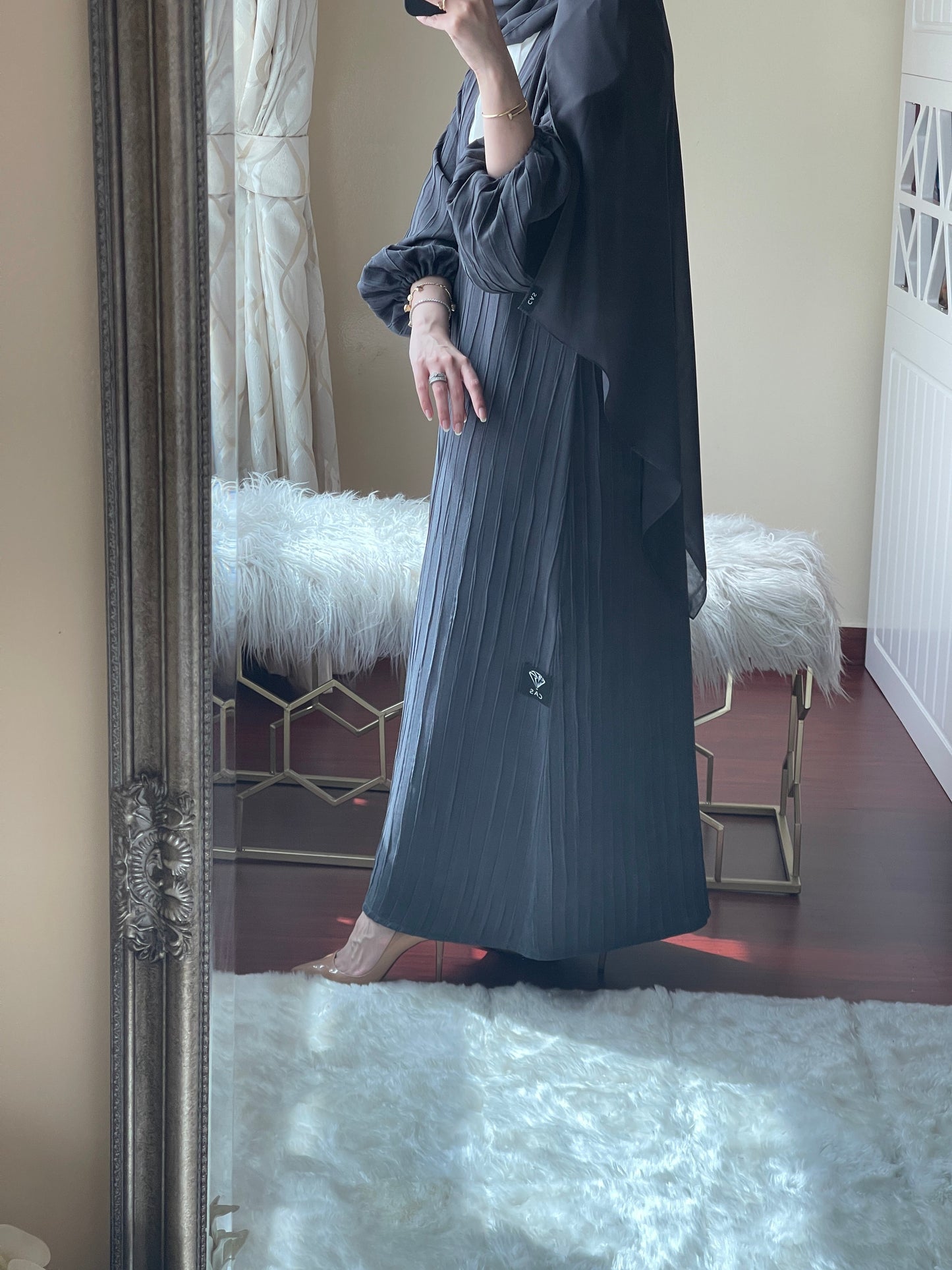 C-RTW-Striped-Grey-Abaya-Set