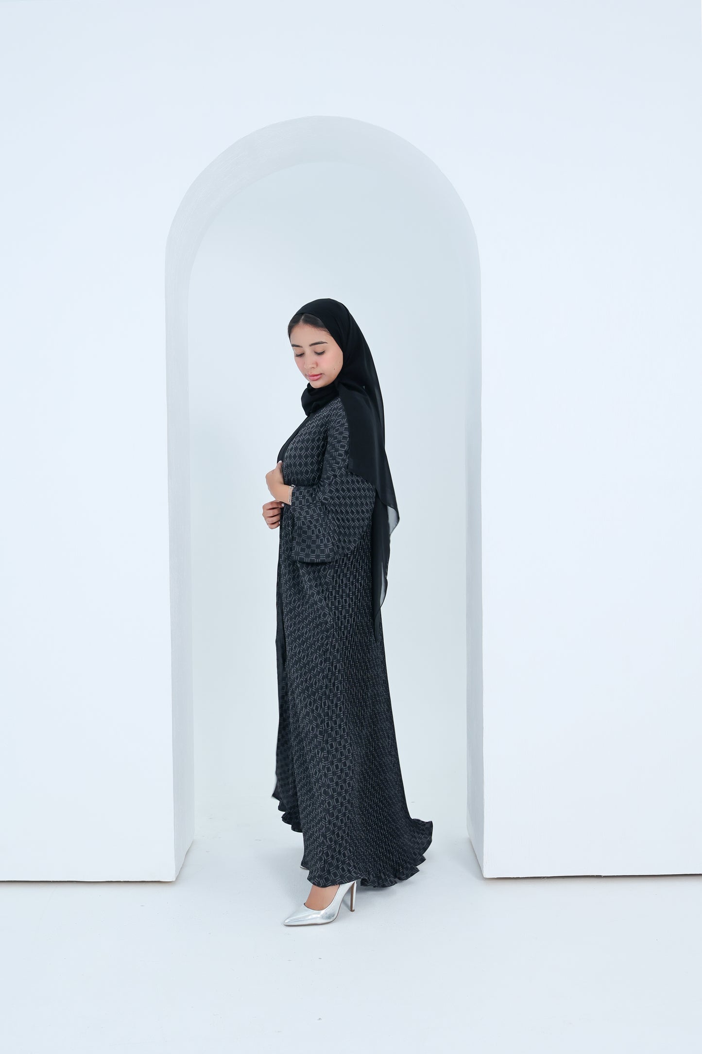 C-2x2-Pleated-Black-Abaya-07